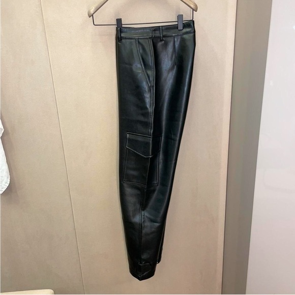 Aritzia modern cargo pant. Only worn three times - Picture 5 of 6